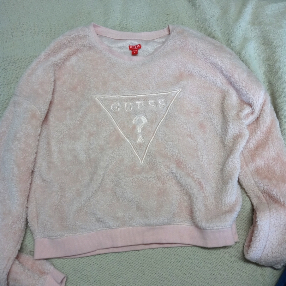 GUESS sweater